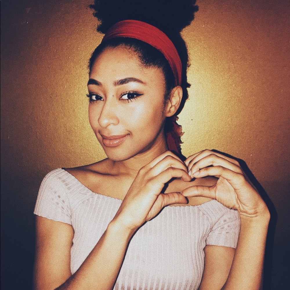 MEET THE POSHER - Victoria ♡